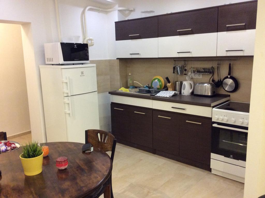 Belvaros Apartman Печ Экстерьер фото